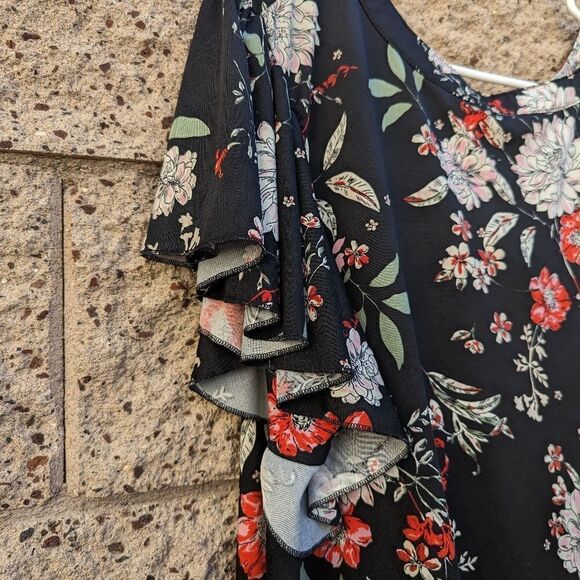 Women's Perception brand, light floral top - Picture 12 of 13